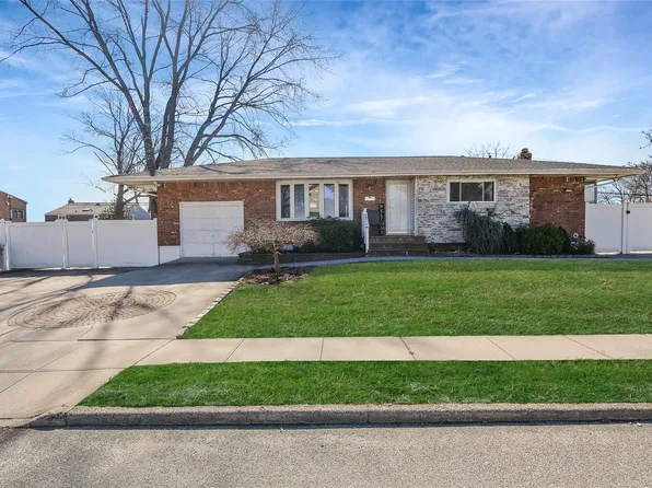 24 Sheldon Place, Commack, NY 11725
