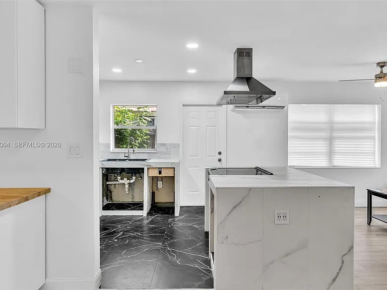 1517 NW 8th Ave #1517 — Photo 8