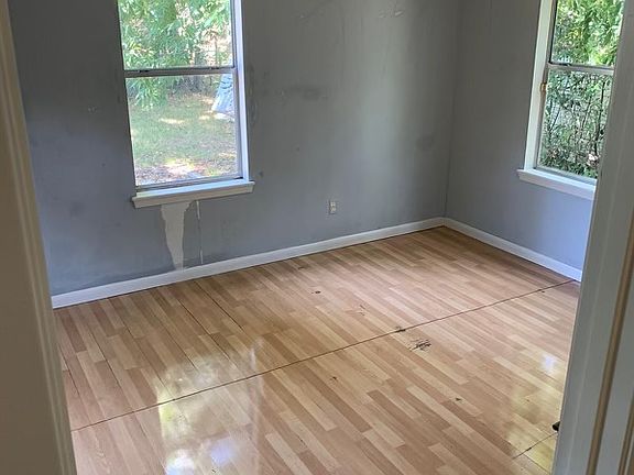 5th image of 1452 Clover St