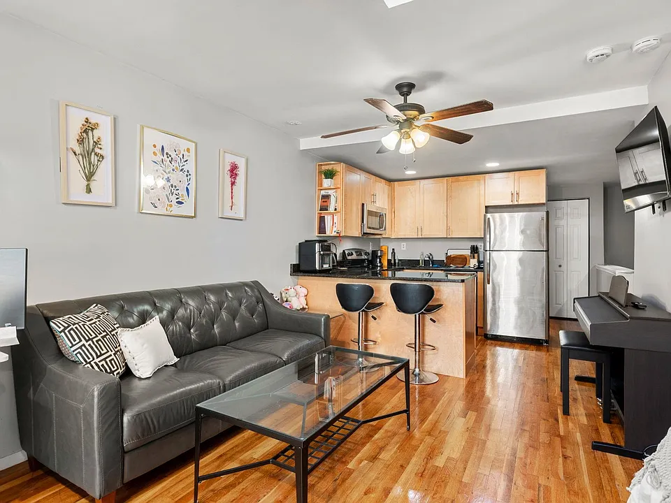 354 1st St #1R