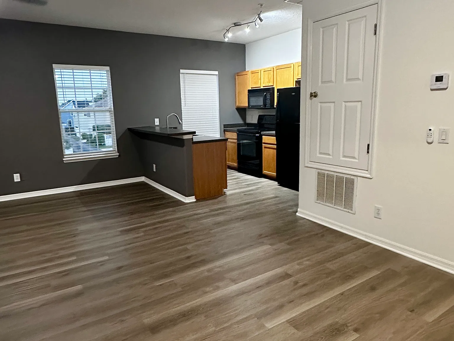 Studio, 585 sqft, $1,450 — Photo 4