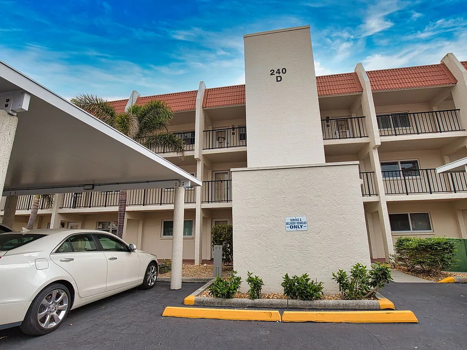 240 Santa Maria St #225