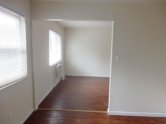 4th image of 2237 33rd St #4
