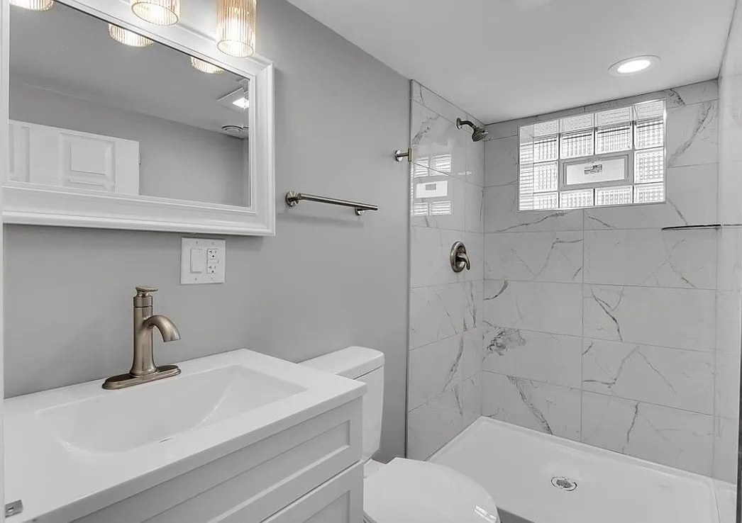 6233 S Claremont Ave — Photo 4