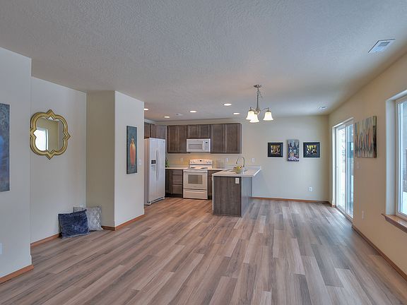 5th image of 13907 E Broad Ln