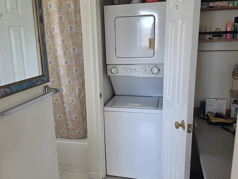 1607 H St #201 — Photo 10