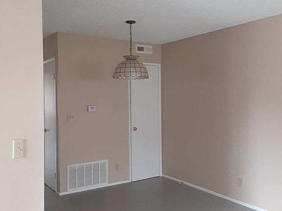 3rd image of 2567 Sextant Ave