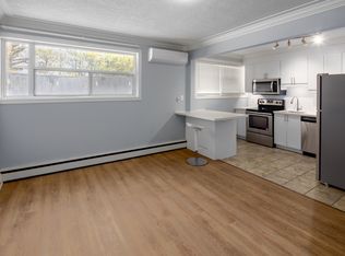 233 Mohawk Rd E #3, Hamilton, ON L9A2H5