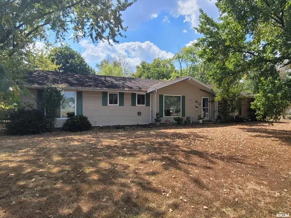 1133 W Boone St, Salem, IL 62881