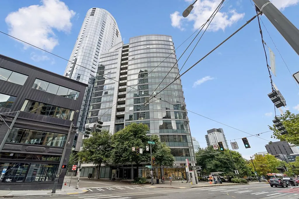 Enso Condominiums - 1 bedroom — Photo 1