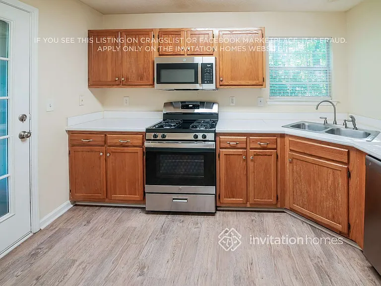 124 Woodmill Ct — Photo 8