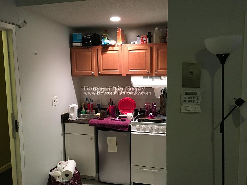 2nd image of 162 Saint Botolph St APT 11
