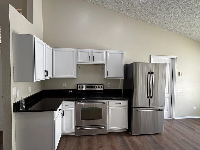 12508 Midpointe Dr — Photo 4