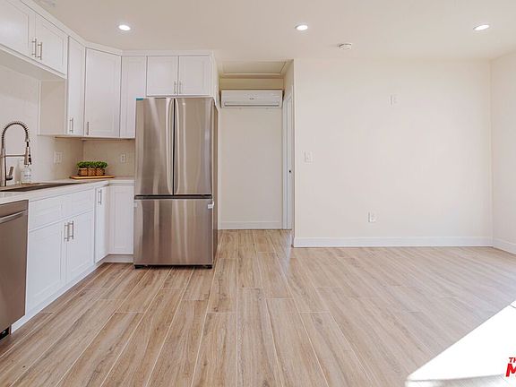 5th image of 728 Burchett St #A