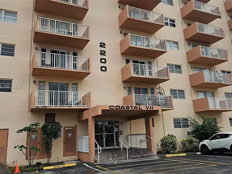 2200 E Hallandale Beach Blvd #709 — Photo 1