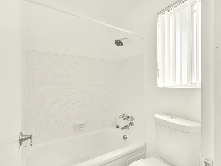 416 Santander Aveapt O — Photo 9