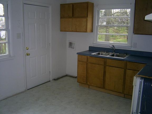 5th image of 1004 Woodnell St
