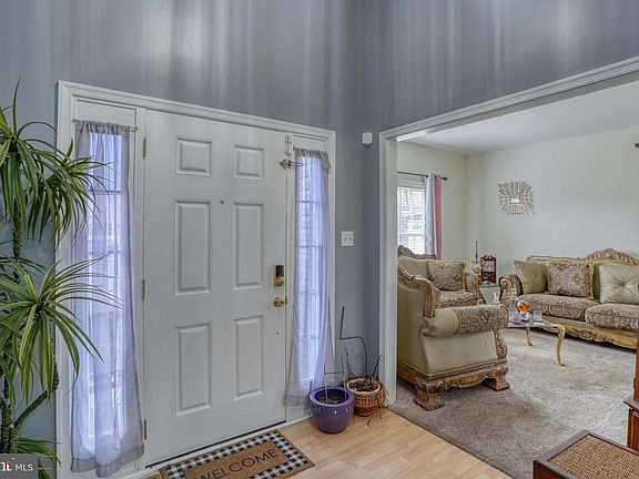 4th image of 210 Laks Ct