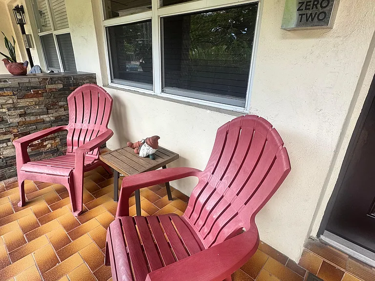 702 NW 2nd St — Photo 4