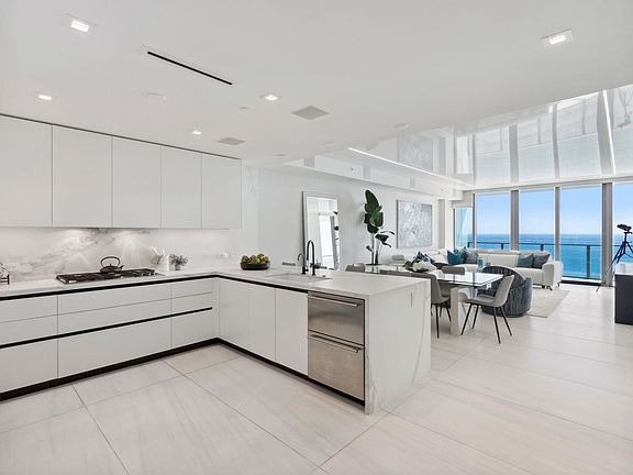 4th image of 1116 N Ocean Boulevard #1201
