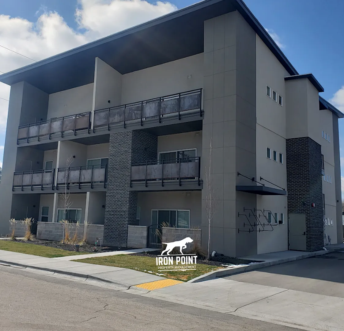 Building Photo - 3940 W Overland Rd