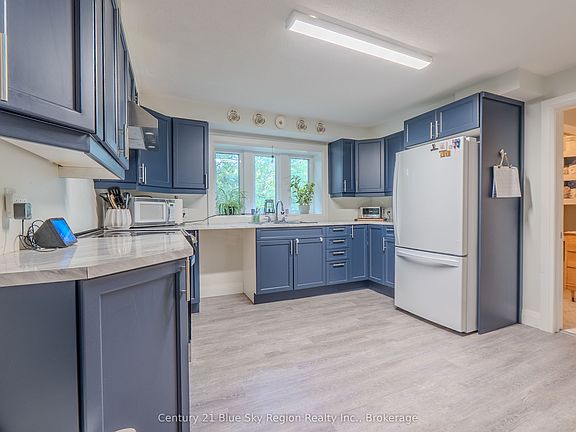 3rd image of 421 McConnell St