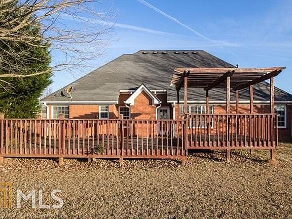 2nd image of 1050 Maria Dr