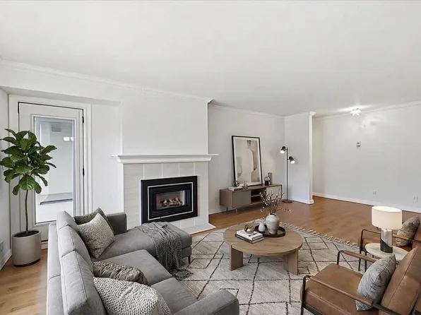 3290 W 4th Ave #201, Vancouver, BC V6K 1R9