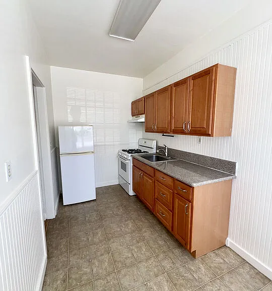 439 N Van Ness Ave — Photo 4