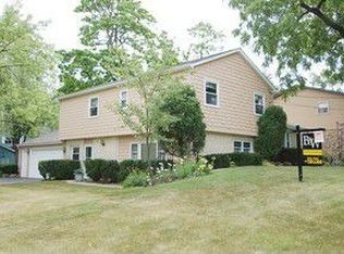 360 Whitney Rd, Lake Zurich, IL 60047