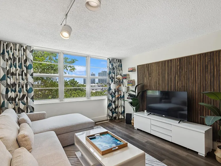 1020 Meridian Ave #403 — Photo 5