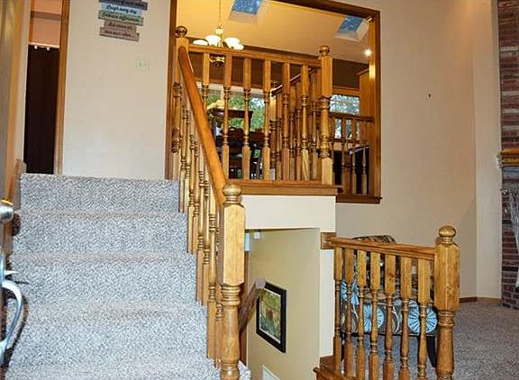 5th image of 122 E Sierra Dr