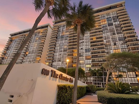 2nd image of 600 NE 36th St APT 508