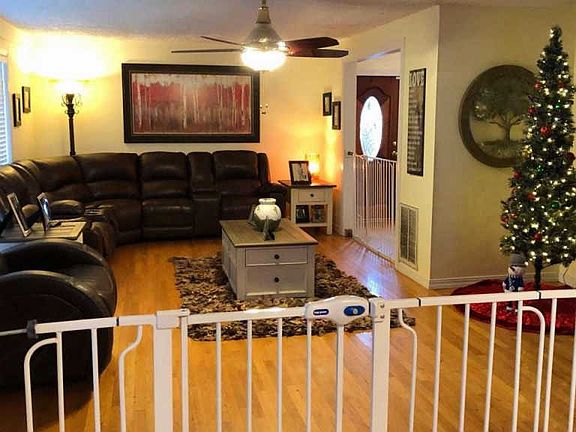 5th image of 214 Pine Hill Ln