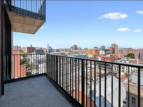 3rd image of 212 W 124th St #907