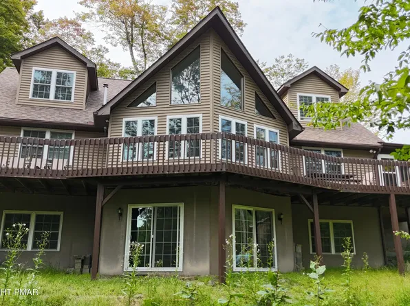 12 Hemlock Ct, Gouldsboro, PA 18424