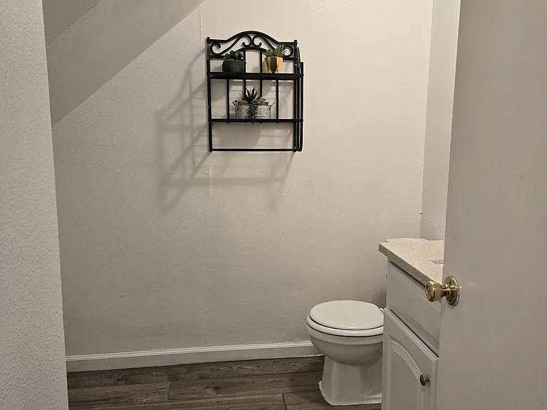 1838 Polk Way — Photo 6
