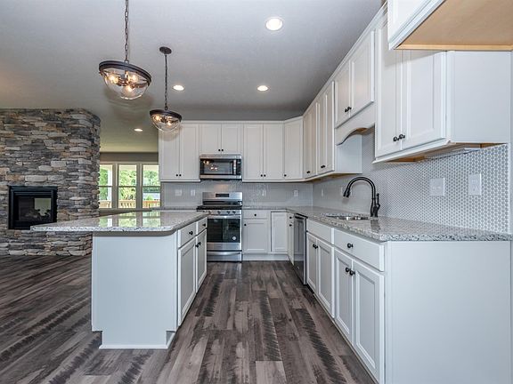 5th image of 1026 Chatham Ln