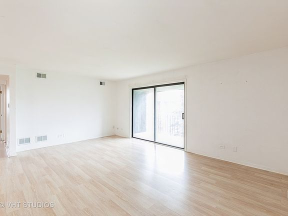 3rd image of 9146 W 140th St APT 3SW