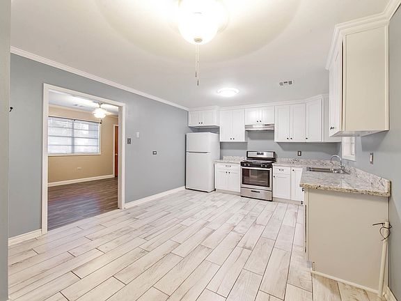 4th image of 208 Bellaire Dr