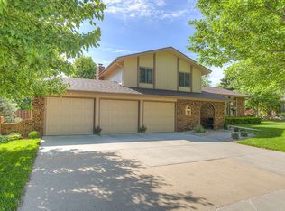 6625 Winthrop Cir, Omaha, NE 68137