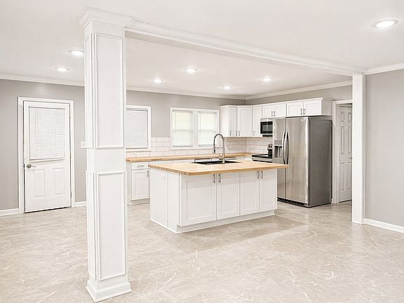 4th image of 803 York Rd