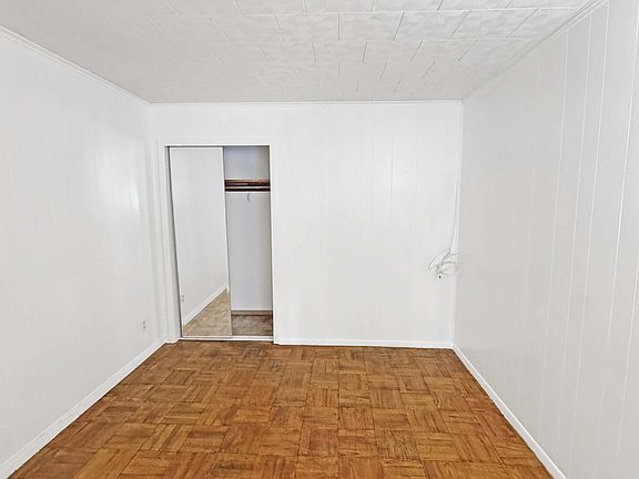 BEDROOM (UN-STAGED)