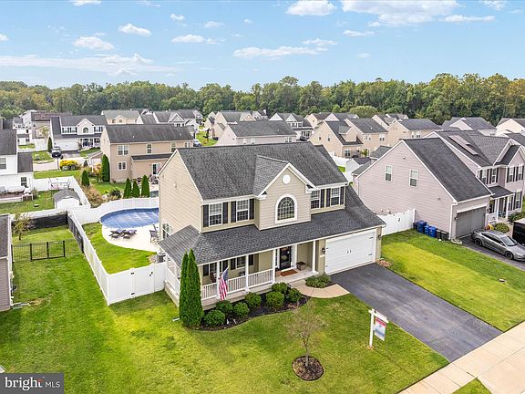 4th image of 144 Cool Meadow Dr