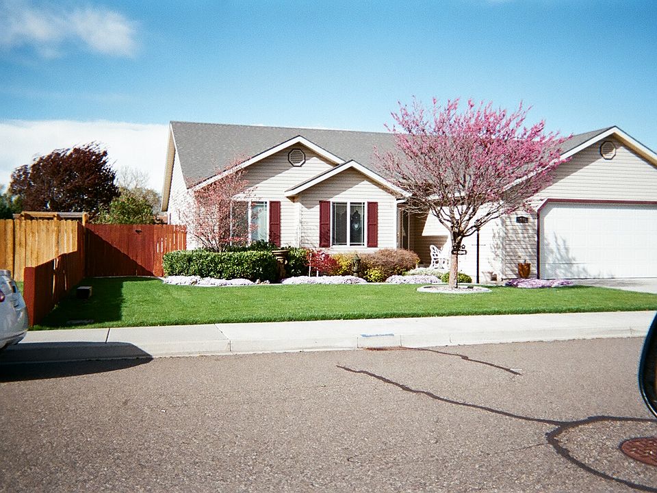 1st image of 1910 W 21st Pl
