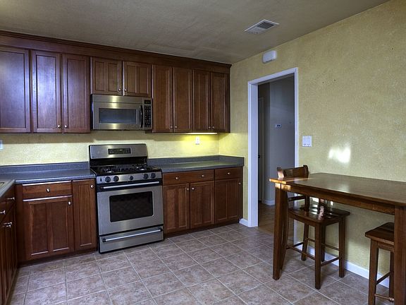 2nd image of 1010 Golden Gate Ave