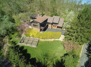 160 Lakeside Dr, Pittsburgh, PA 15238