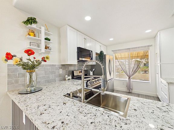 4th image of 2833 Breakers Creek Dr