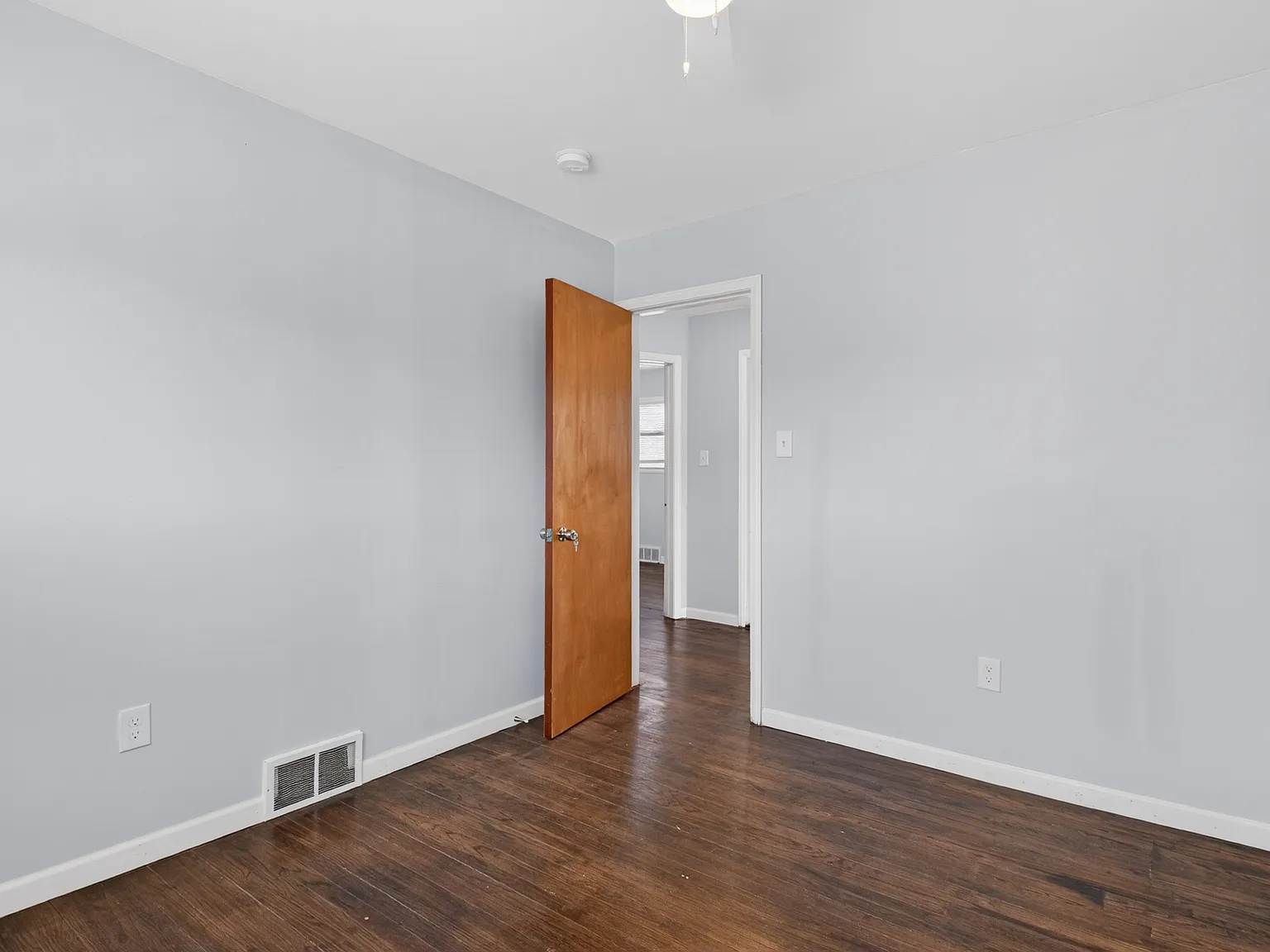 3 bed, 1015 sqft, $1,350 — Photo 3