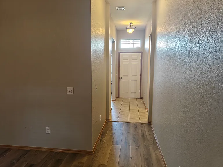 712 McConnell Dr — Photo 2